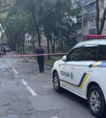У Києві чоловік підірвав квартиру: поранено поліцейського, мешканців евакуйовано