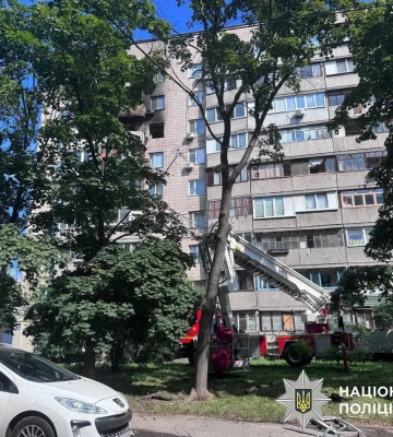 В Киеве мужчина пустил газ и взорвал квартиру: ранен полицейский