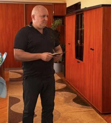 Керівник військової адміністрації Рівненського району вручив нагороду багатодітній мамі з Березнівщини