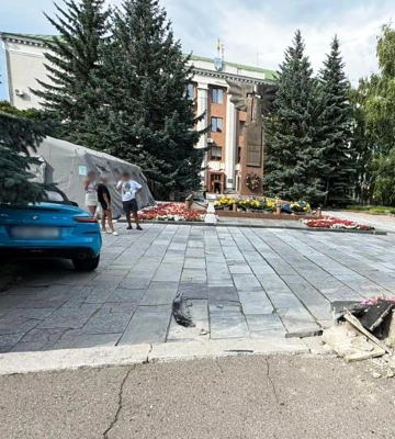 Неподалік Рівного блокували автомобіль військовослужбовців ТЦК