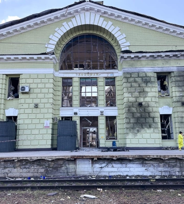 Лозова після масованої атаки РФ: загинули люди, пошкоджено вокзал (відео)