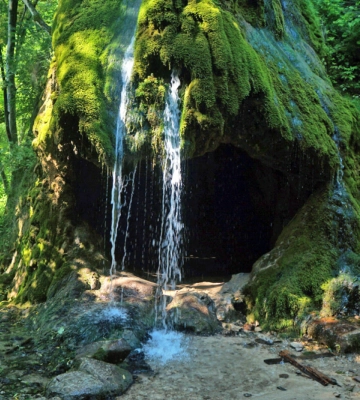Село з водоспадом на Хмельниччині кличе сім&#039;ї, щоб урятувати школу
