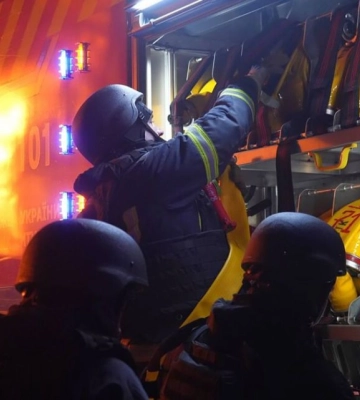 У Харкові ворожий дрон влучив в АЗС, є постраждала