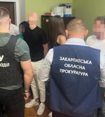 В Ужгороді викрили організаторів кол-центру, які ошукали громадян Чехії на ₴2,5 мільйона