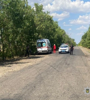 Трагедія на трасі в Одеській області: авто вилетіло з дороги й перекинулося, водій загинув, - ФОТО