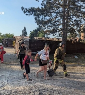 На Запоріжжі ворог скинув авіабомби на базу відпочинку в Канівському (ФОТО, ВІДЕО)