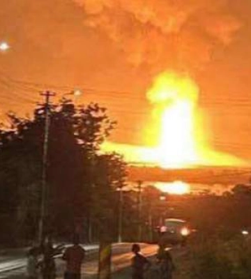 Ворог ударив безпілотниками по газовому об&#039;єкту на Одещині: пожежу бачили з Румунії (Відео)