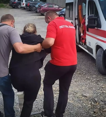 Гірські рятувальники надали допомогу туристці, яка травмувалася на горі Гимба