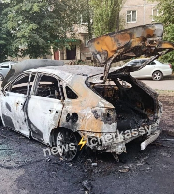 У Черкасах в одному з мікрорайонів горіла автівка