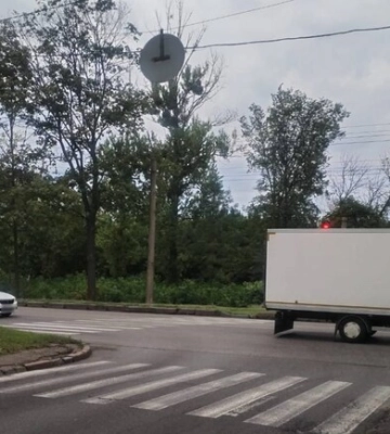 У Харкові водій позашляховика збив пішохода і втік: поліція шукає свідків аварії