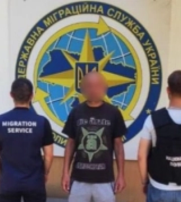 Росіянина-нелегала, який проживав у Рівненському районі, депортували з України