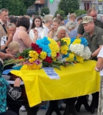 У Корці зустріли траурний кортеж з тілом Юрія Зінькевича