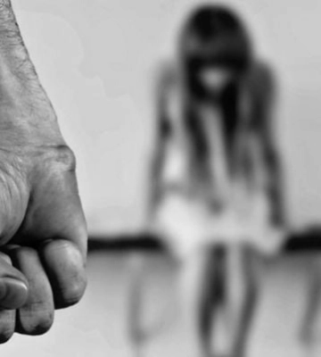 Очередной изверг в оккупации: в Мелитополе мужчина истязал двух детей (скрин)