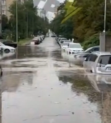 Грози, злива і град: Київ та область накрила негода