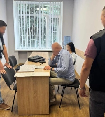 Проиграла деньги в казино: в Черкассах вручили подозрение тренеру по танцам