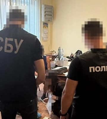 Шахраювали з преміями та надбавками: СБУ на Волині викрила посадовців-хабарників  