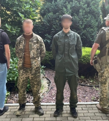 Намагались втекти з країни у формі: на кордоні зі Словаччиною затримали двох &quot;залізничників&quot; із Чернігівщини, - ДПСУ. ФОТОрепортаж