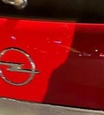 В Одесі жінка потрощила чужий автомобіль