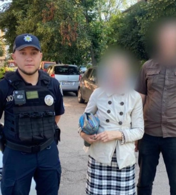 У Рівному літню жінку, яка загубилася, завдяки небайдужим повернули додому