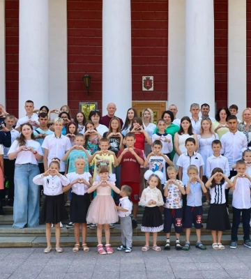 Евакуйовані дитячі будинки сімейного типу з Донеччини отримали нове житло в Одесі