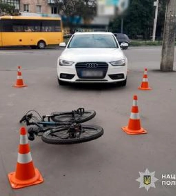 У Полтаві автомобіль збив 12-річного хлопчика на тротуарі