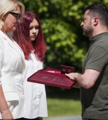 Дружині полеглого льотчика з Полтавщини вручили &quot;Золоту Зірку&quot;
