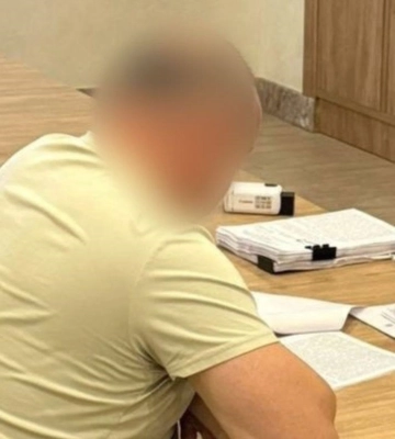 Завдав збитків майже на 1 млн грн: митник у Києві потайки оформив квадроцикли з підробними документами