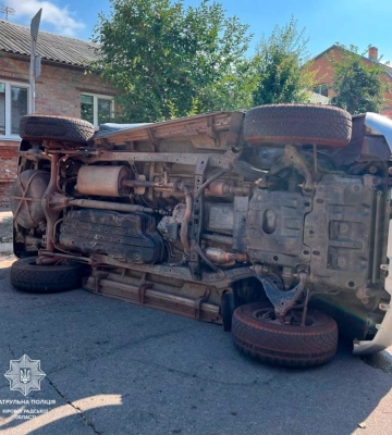 У центрі Кропивницького зіткнулися Toyota Land Cruiser та Renault (ФОТОФАКТ)