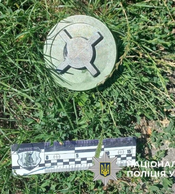 В Киеве возле детской площадки нашли подозрительный предмет: полиция рассказала детали