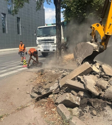 На вулиці Шевченка в Кропивницькому розпочали облаштування безбар’єрного маршруту 