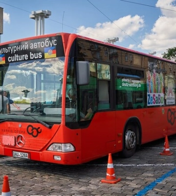 ХНАТОБу подарили большой автобус для гастролей