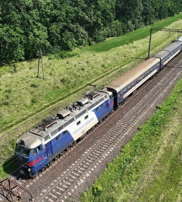 На Рівненщині старенька жінка жахливо загинула під колесами потягу. ФОТО