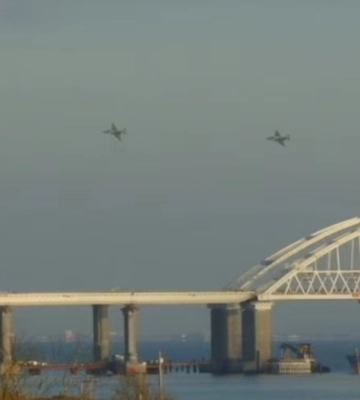 У Севастополі оголошували повітряну тривогу, на Керченському мосту великий затор