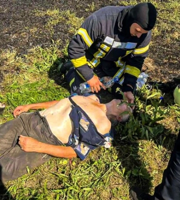 Рятувальники ліквідували пожежу у двоповерховій будівлі після обстрілу Чугуївського району