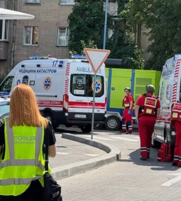 У Черкасах чоловік зі зброєю захопив McDonald&#039;s і влаштував стрілянину