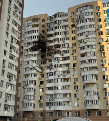 У Києві жителі будинків, які зруйнували росіяни, зіткнулись з неочікуваною проблемою