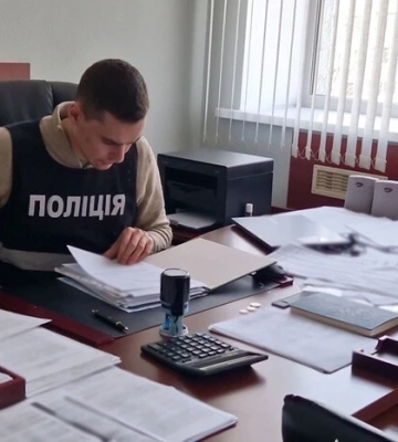 Посадовці держпідприємства критичної інфраструктури фіктивно працевлаштовували ухилянтів