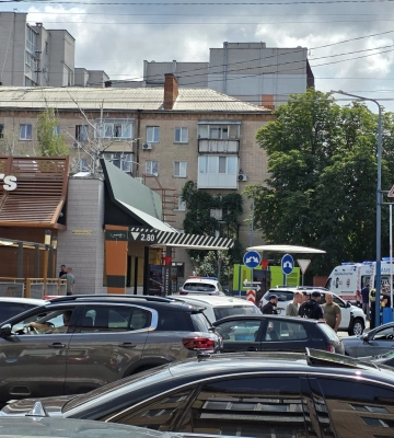 Чоловік зі зброєю – всередині: поліцейські розповіли про стрілянину в МакДональдзі в Черкасах