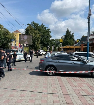 В центре Черкасс неизвестный открыл стрельбу в McDonald&#039;s – фото
