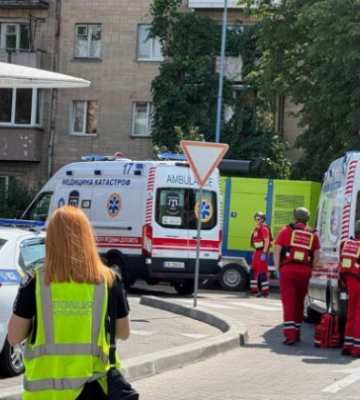 У Черкасах невідомий влаштував стрілянину в McDonald’s — він перебуває зі зброєю в приміщенні