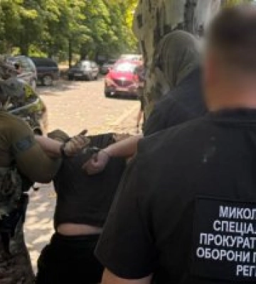 У Миколаєві затримано та повідомлено про підозру військовослужбовцю, який торгував гуманітарними автівками для ЗСУ У Миколаєві затримано та повідомлено про підозру військовослужбовцю, який торгував гуманітарними автівками для ЗСУ