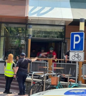 Из &quot;МакДональдза&quot; в Черкассах вынесли раненого мужчину, - СМИ