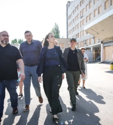 Глава МЗС Румунії прибула до Києва