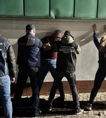 За $8 тисяч хотіли переправити ухилянта до Угорщини: судитимуть двох інспекторів Закарпатської митниці