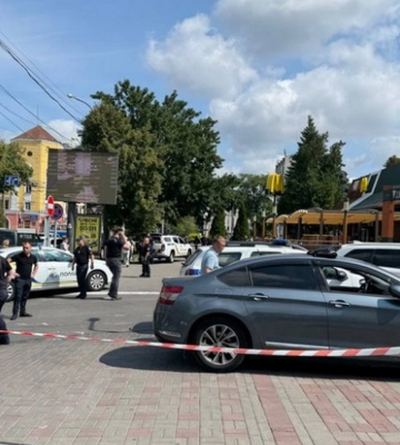 Чоловік зі зброєю – всередині: поліцейські розповіли про стрілянину в МакДональдзі в Черкасах