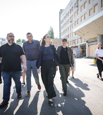 Нова очільниця МЗС Румунії прибула до Києва, відвідала &quot;Охматдит&quot;