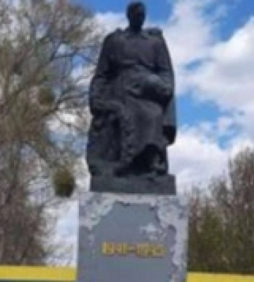 В Острозі декомунізували пам&#039;ятник на меморіалі слави