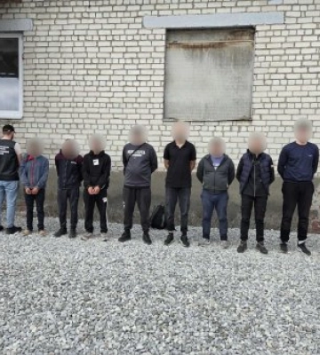 На Закарпатті затримали п’ятьох чоловіків, які намагалися перетнути кордон з Румунією за $35 тисяч