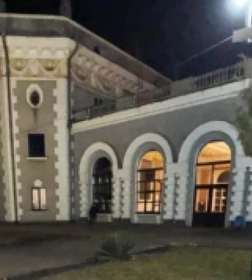 У Рівному на вокзалі чоловік поранив перехожого ножем – справу передали до суду