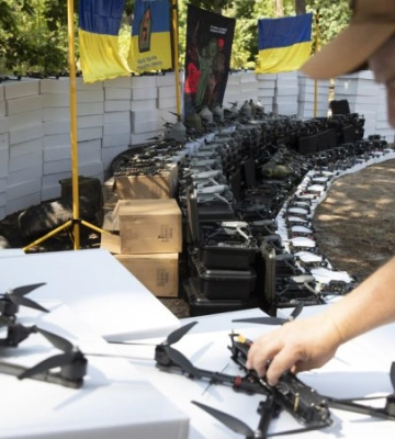 Громада Києва передала бійцям 5 штурмової бригади велику партію дронів